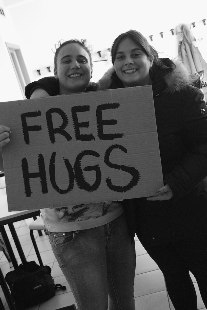 No drugs free hugs